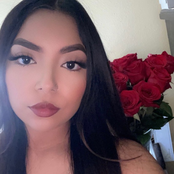 Meet your Posher, Yailin - Picture 1 of 1